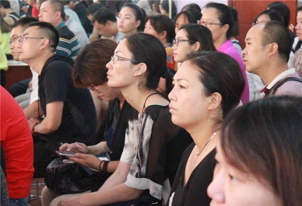 精英未来学校成立首届家长学校